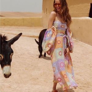 Long dress with puff sleeve and optional waist tie